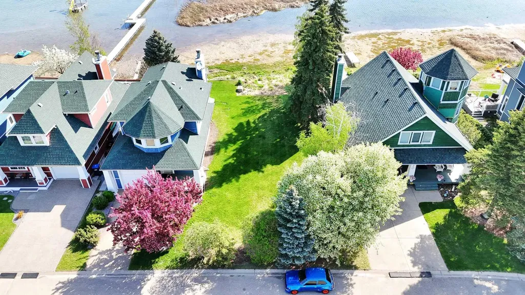 182 Marina Bay Court Sylvan Lake AB T4S 1E9
