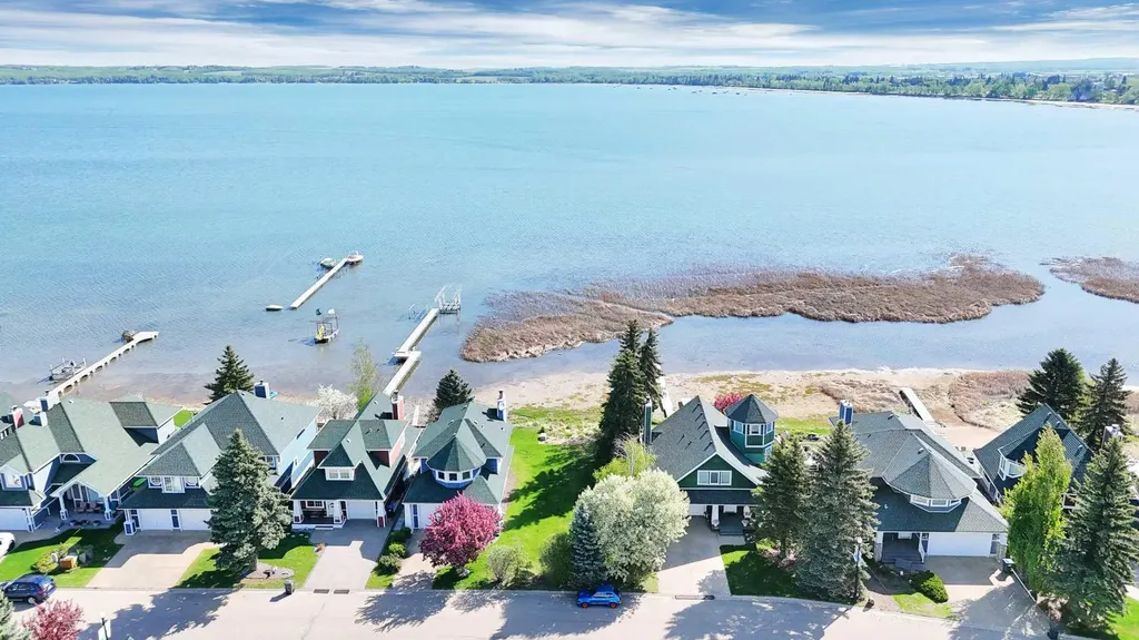 182 Marina Bay Court Sylvan Lake AB T4S 1E9