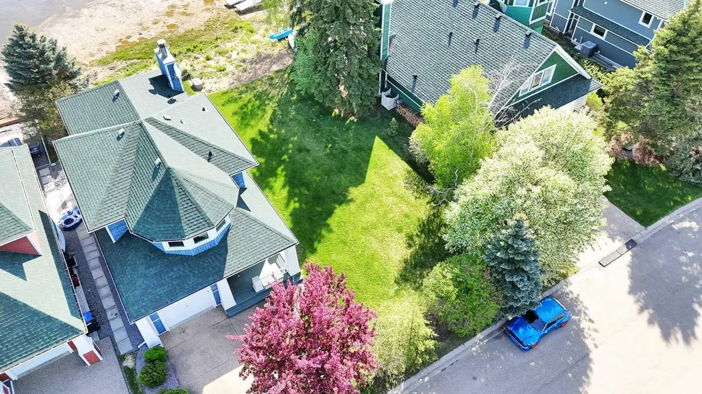 182 Marina Bay Court Sylvan Lake AB T4S 1E9