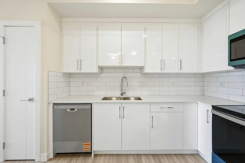 15 Skyview Point Crescent NE Calgary AB T3N 2T1