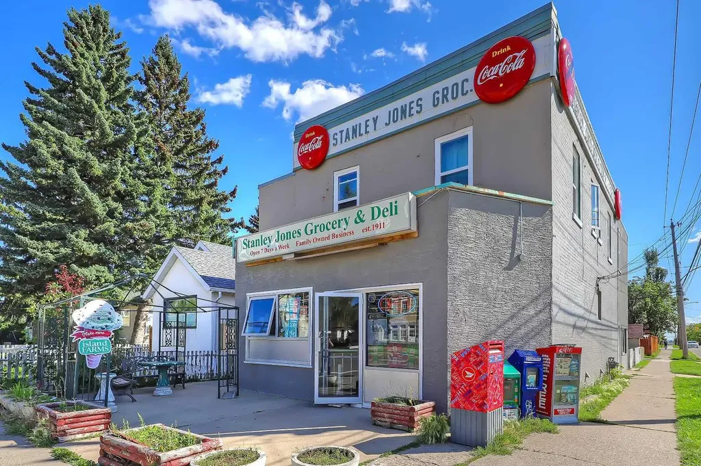 828 8 Avenue NE Calgary AB T2E 9E2