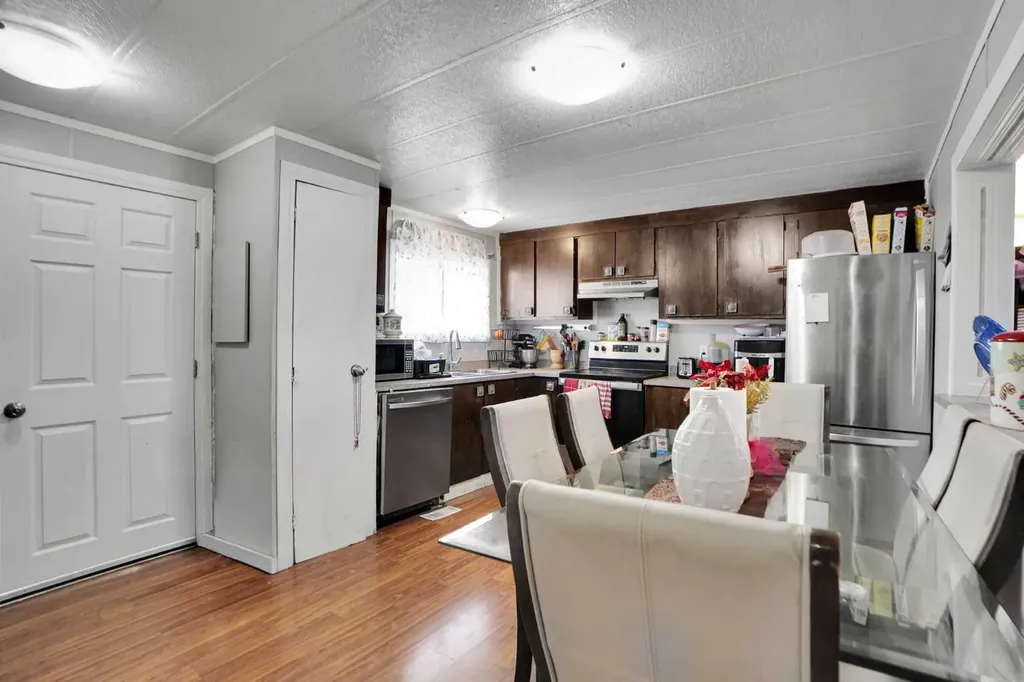 6220 17 Avenue SE Calgary AB T2A 0W6