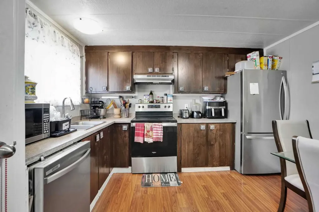 6220 17 Avenue SE Calgary AB T2A 0W6