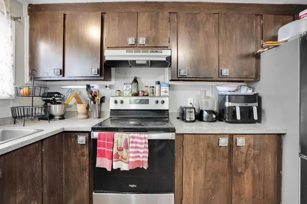 6220 17 Avenue SE Calgary AB T2A 0W6