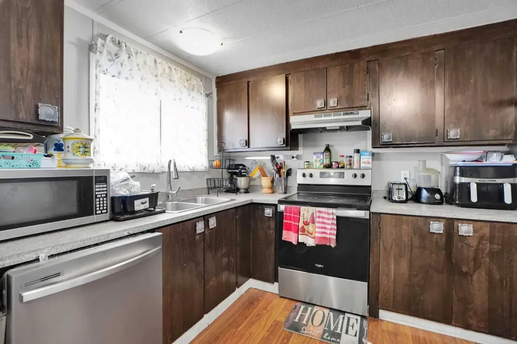 6220 17 Avenue SE Calgary AB T2A 0W6