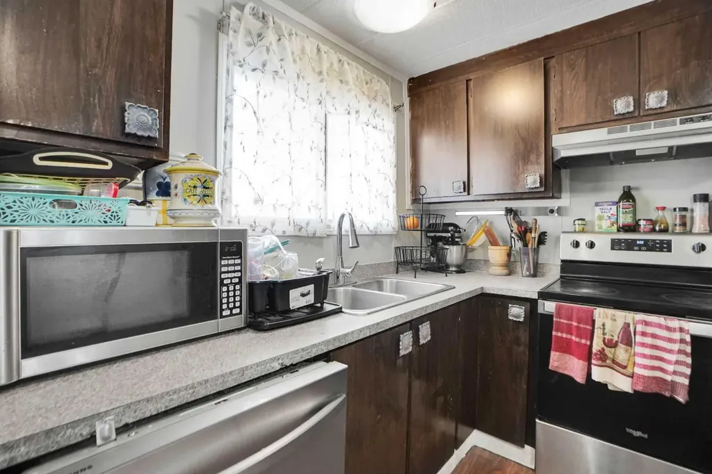 6220 17 Avenue SE Calgary AB T2A 0W6