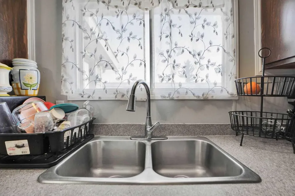 6220 17 Avenue SE Calgary AB T2A 0W6