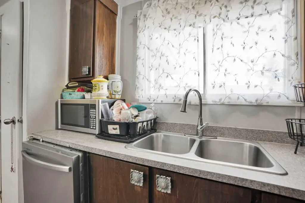 6220 17 Avenue SE Calgary AB T2A 0W6