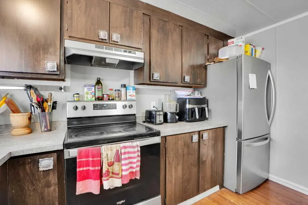 6220 17 Avenue SE Calgary AB T2A 0W6