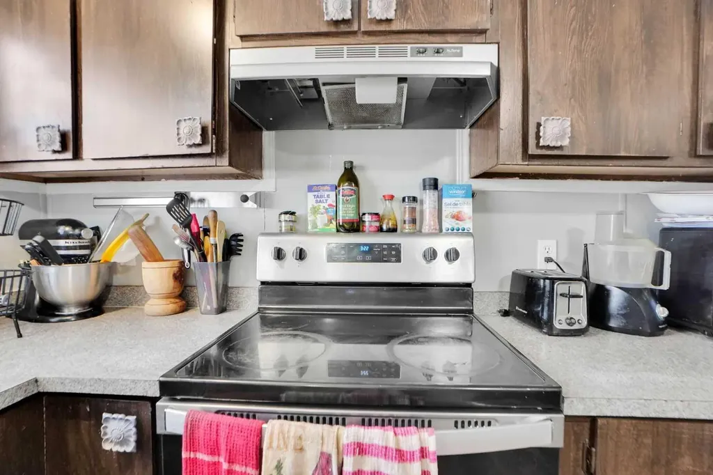 6220 17 Avenue SE Calgary AB T2A 0W6