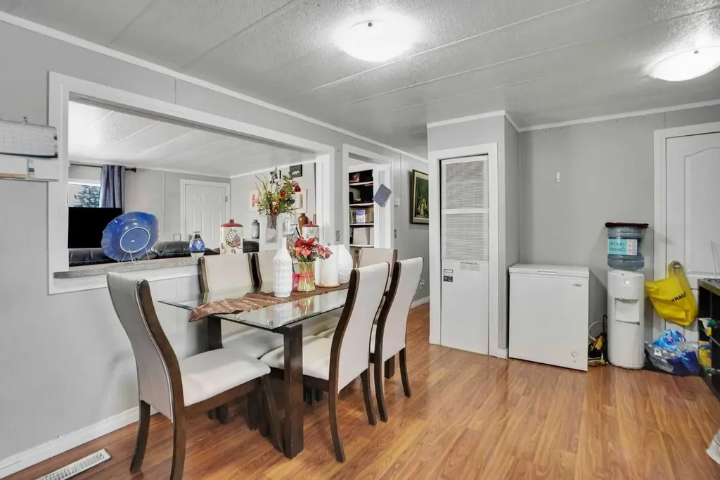 6220 17 Avenue SE Calgary AB T2A 0W6
