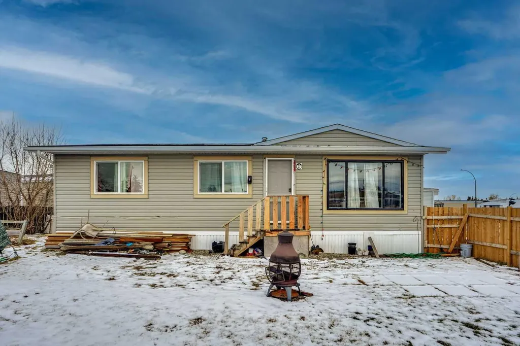 6220 17 Avenue SE Calgary AB T2A 0W6