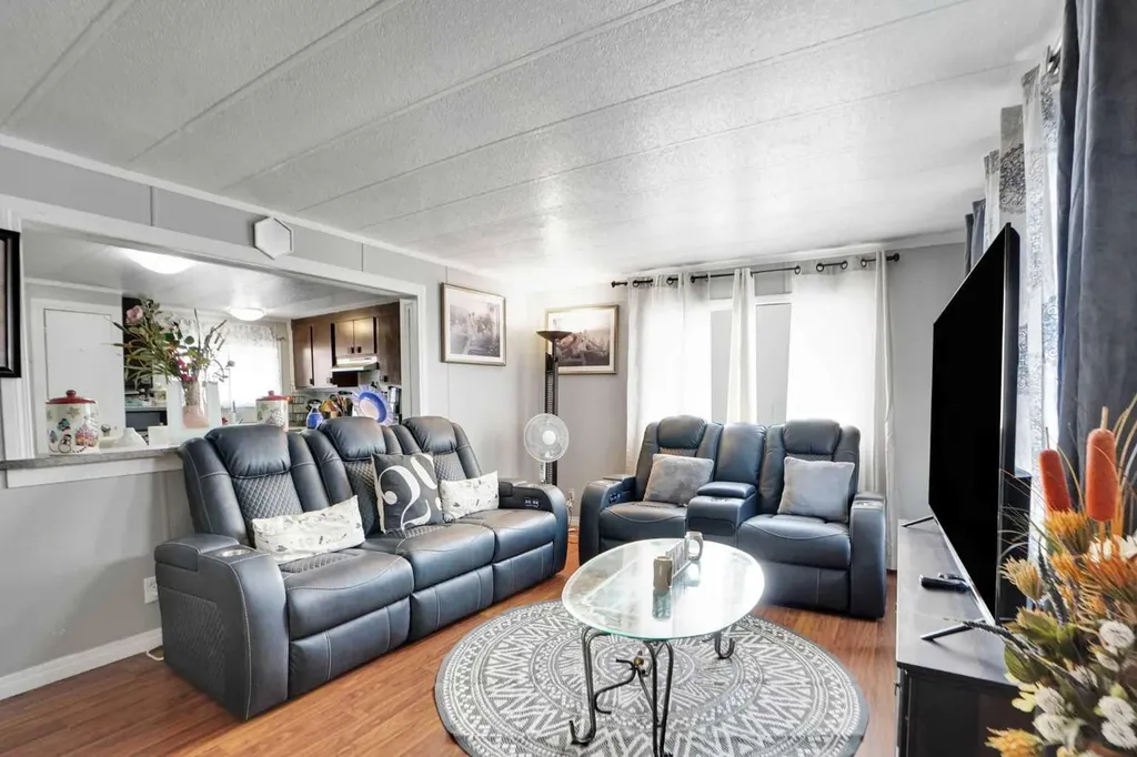 6220 17 Avenue SE Calgary AB T2A 0W6
