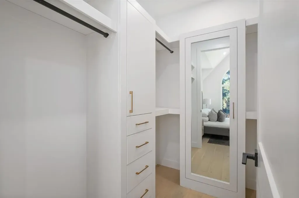 1445 28 Street SW Calgary AB T3C 1L8