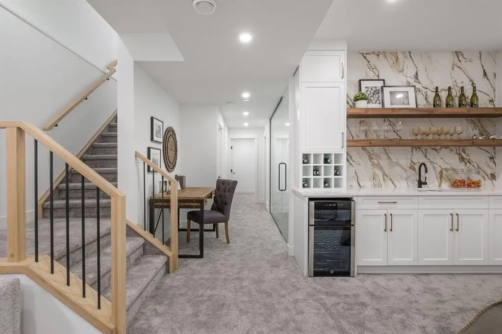 1445 28 Street SW Calgary AB T3C 1L8