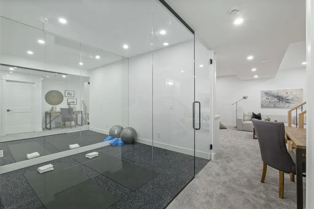 1445 28 Street SW Calgary AB T3C 1L8