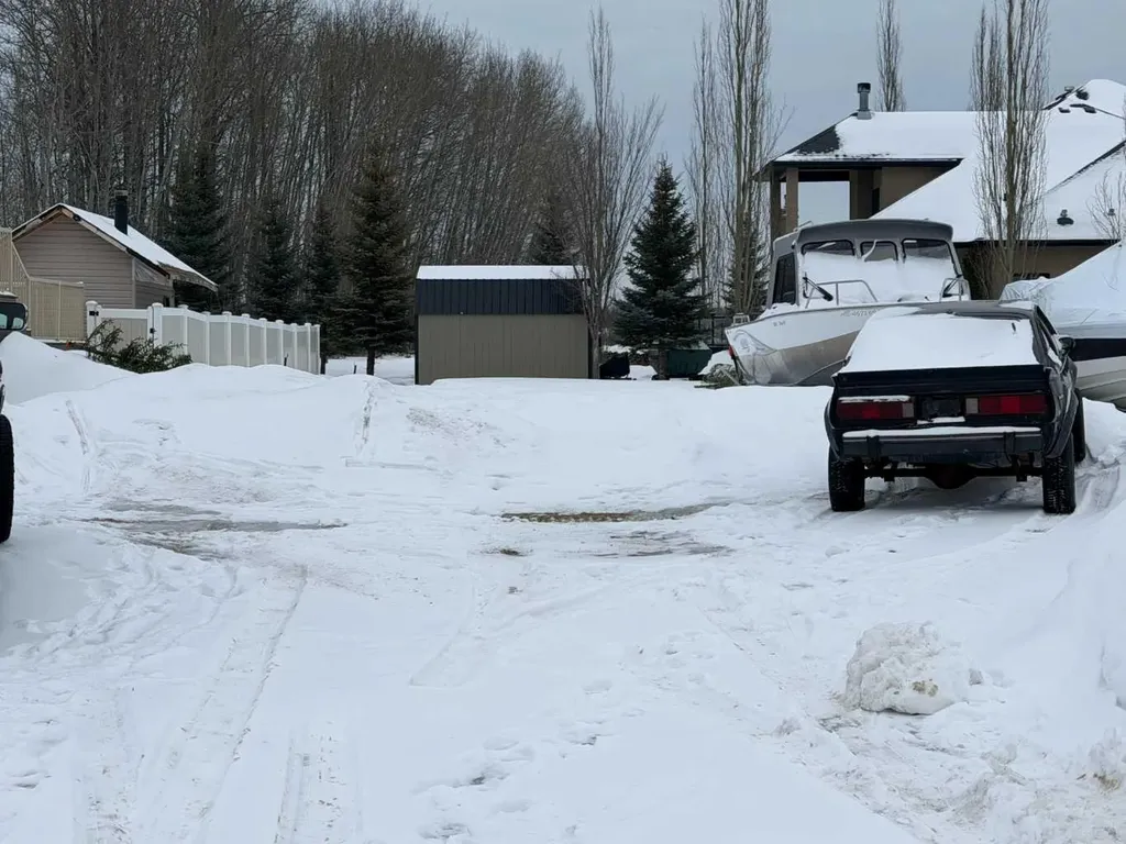 27 Springwood Drive NE Slave Lake AB T0G 2A2