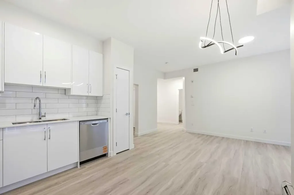 15 Skyview Point Crescent NE Calgary AB T3N 2T1