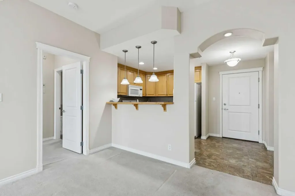 1726 14 Avenue NW Calgary AB T2N 4Y8