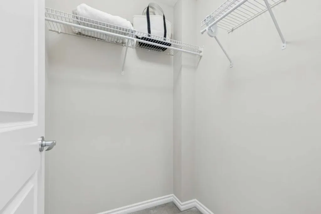 1726 14 Avenue NW Calgary AB T2N 4Y8