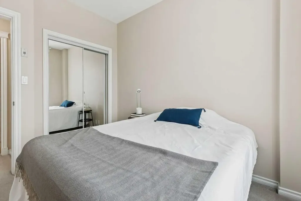 1726 14 Avenue NW Calgary AB T2N 4Y8