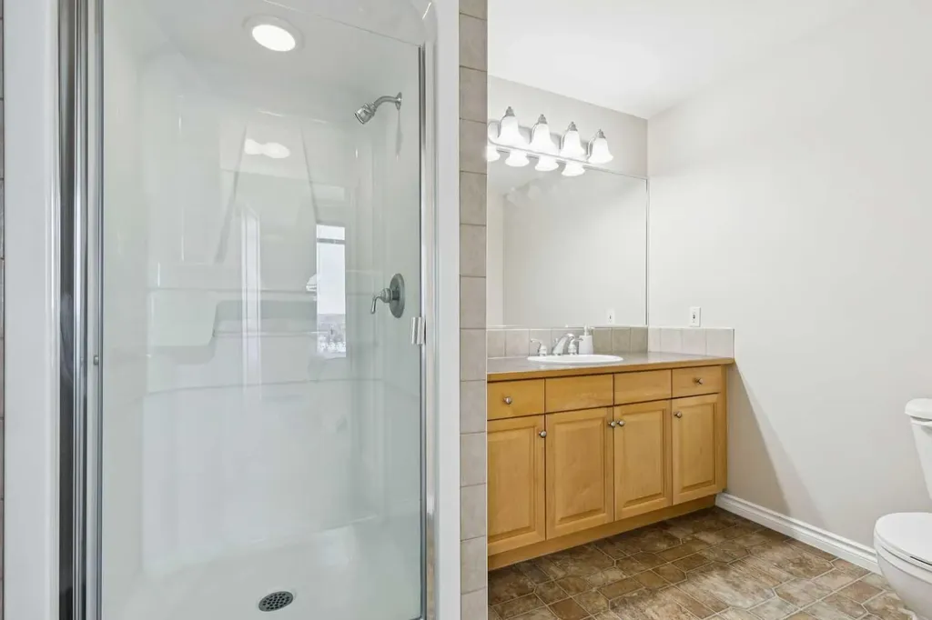 1726 14 Avenue NW Calgary AB T2N 4Y8