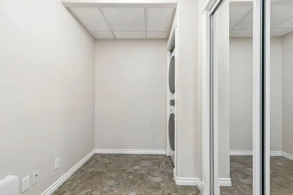 1726 14 Avenue NW Calgary AB T2N 4Y8