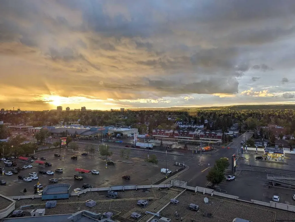 1726 14 Avenue NW Calgary AB T2N 4Y8