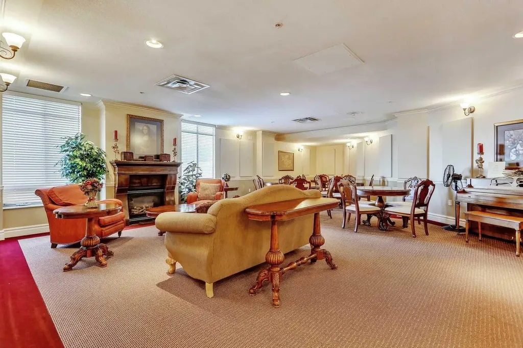 1726 14 Avenue NW Calgary AB T2N 4Y8