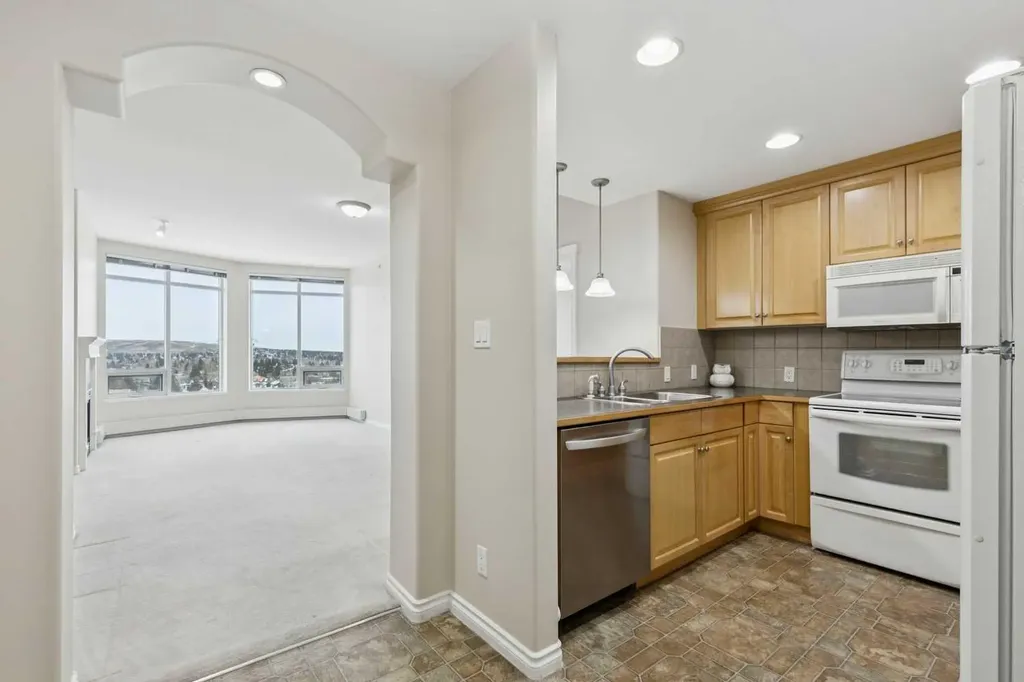 1726 14 Avenue NW Calgary AB T2N 4Y8