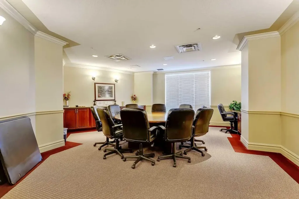 1726 14 Avenue NW Calgary AB T2N 4Y8