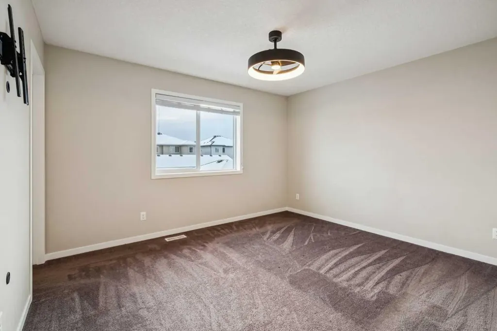 173 Willow Green Cochrane AB T4C 0Y9