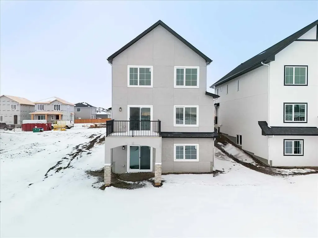 11 Lakewood Way Strathmore AB T1P 1W9