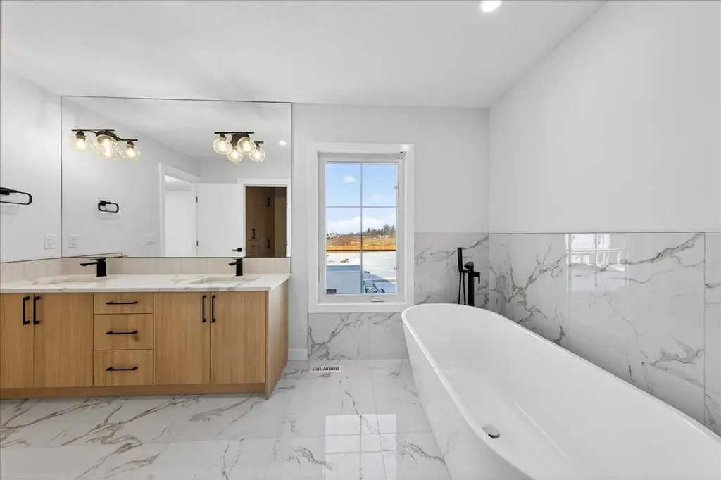 11 Lakewood Way Strathmore AB T1P 1W9