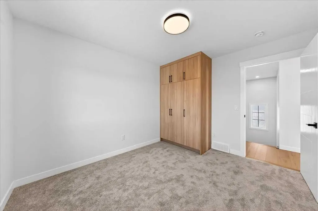 11 Lakewood Way Strathmore AB T1P 1W9