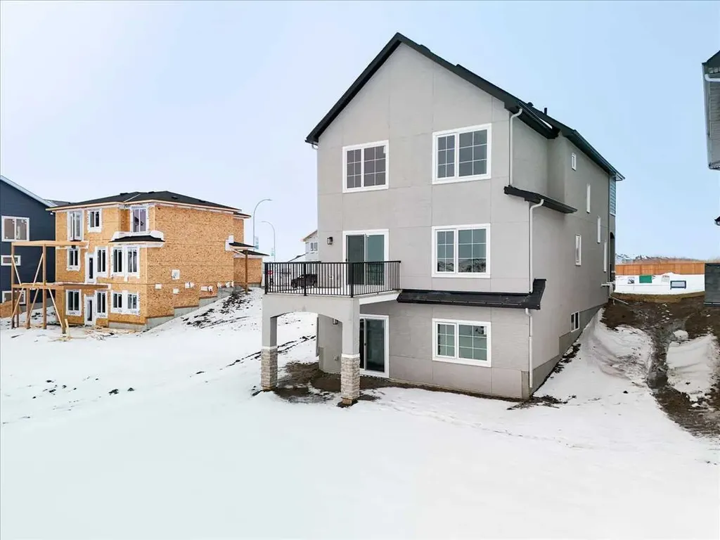 11 Lakewood Way Strathmore AB T1P 1W9