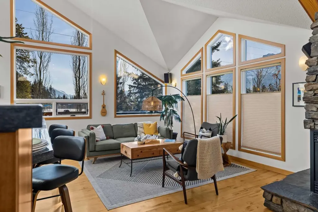 1712 11th Avenue Canmore AB T1W 1V2
