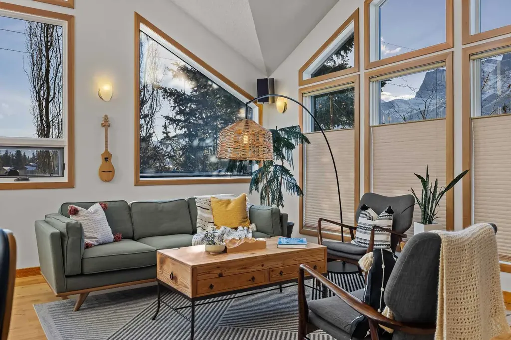 1712 11th Avenue Canmore AB T1W 1V2