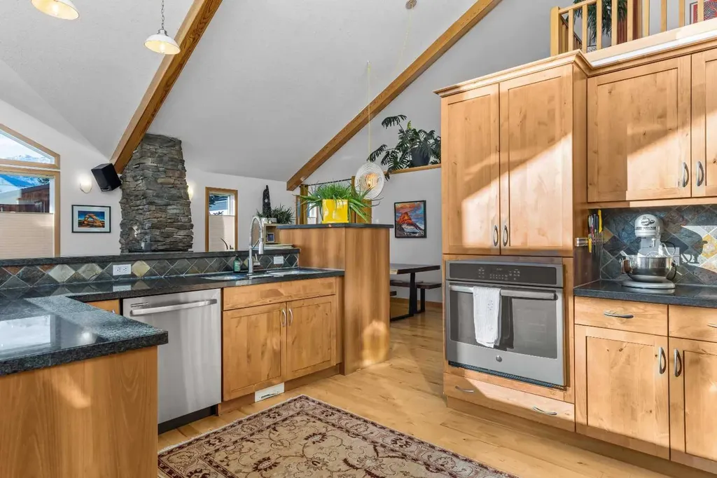 1712 11th Avenue Canmore AB T1W 1V2