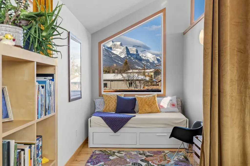 1712 11th Avenue Canmore AB T1W 1V2
