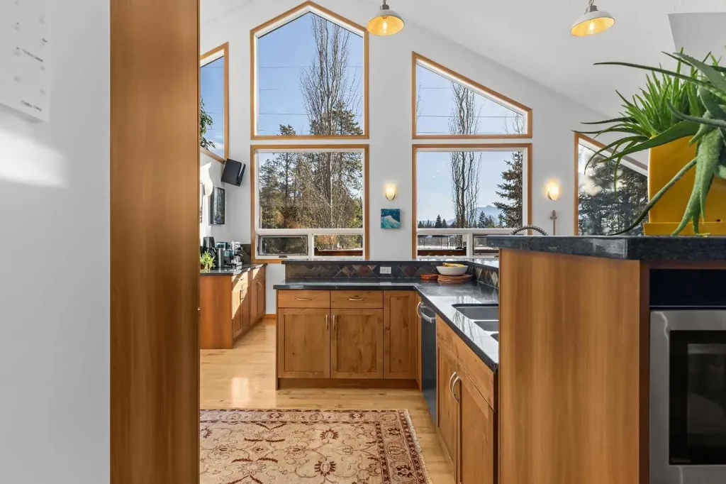 1712 11th Avenue Canmore AB T1W 1V2