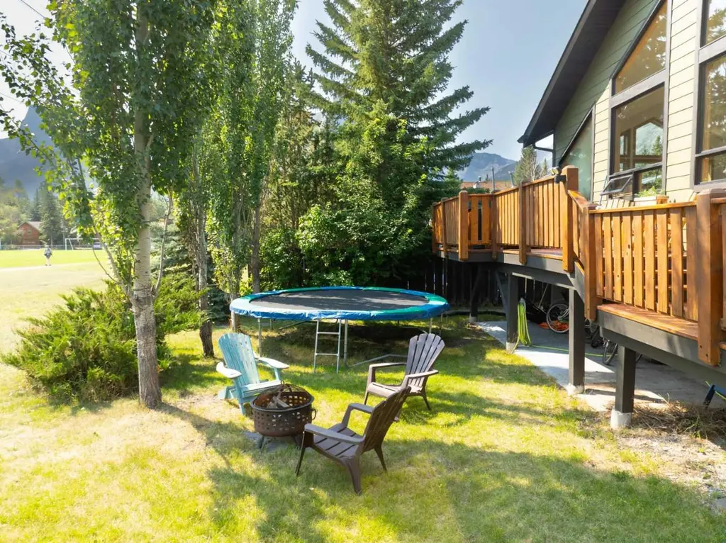 1712 11th Avenue Canmore AB T1W 1V2