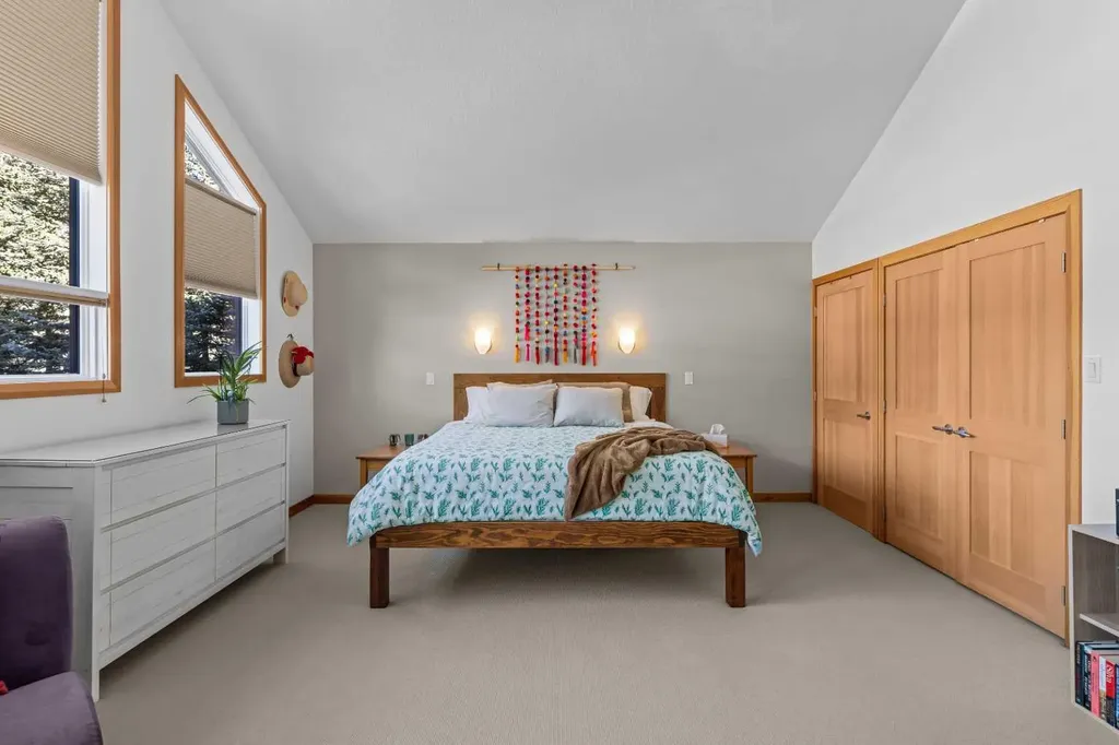 1712 11th Avenue Canmore AB T1W 1V2