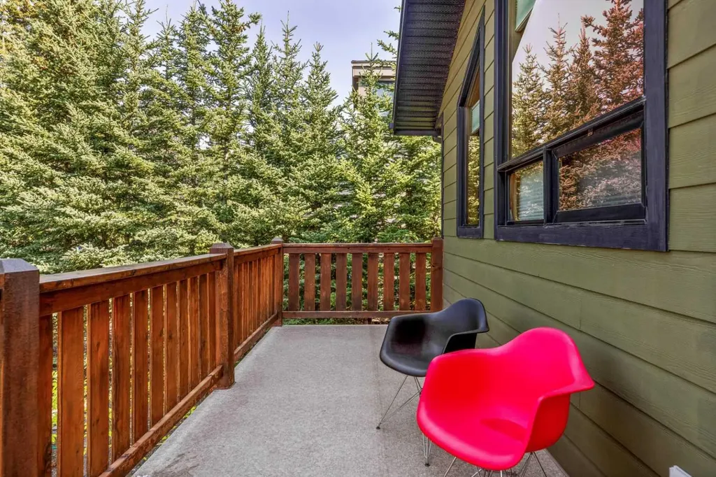 1712 11th Avenue Canmore AB T1W 1V2