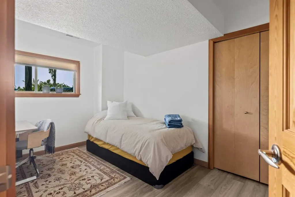 1712 11th Avenue Canmore AB T1W 1V2
