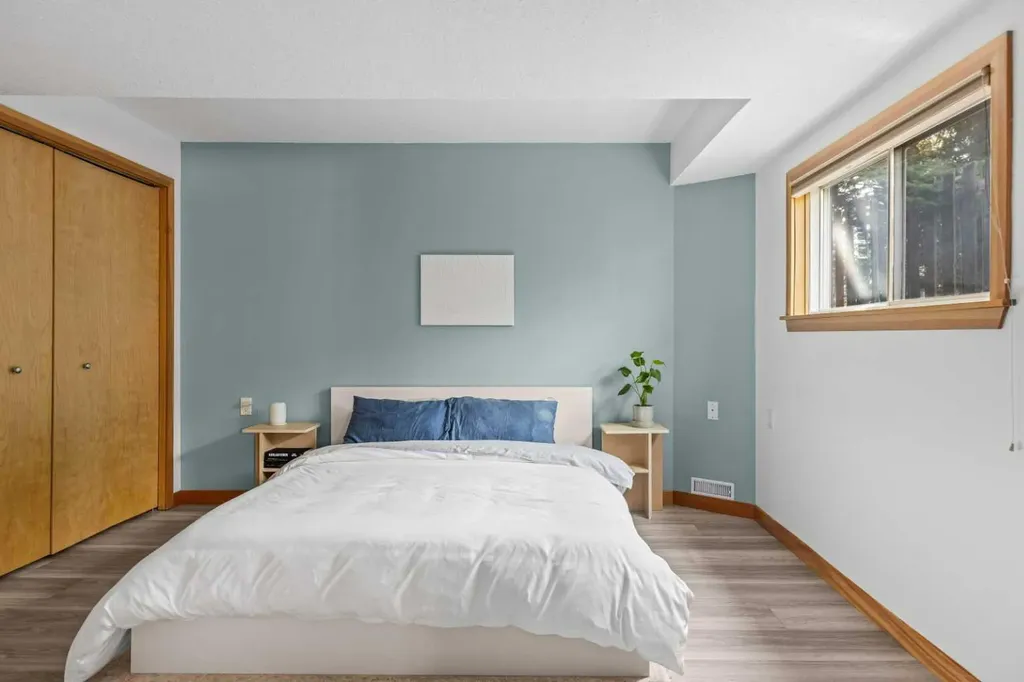 1712 11th Avenue Canmore AB T1W 1V2