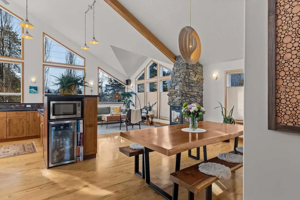 1712 11th Avenue Canmore AB T1W 1V2