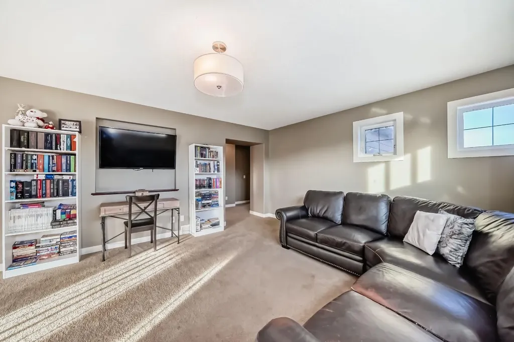 4 Auburn Sound Court SE Calgary AB T3M 0G5