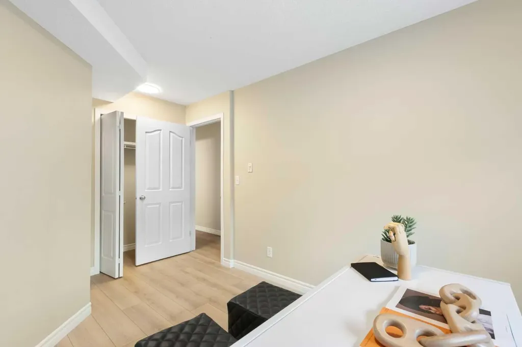 10 Prestwick Bay SE Calgary AB T2Z 0B4