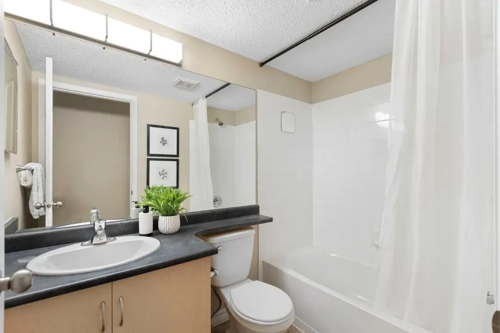10 Prestwick Bay SE Calgary AB T2Z 0B4